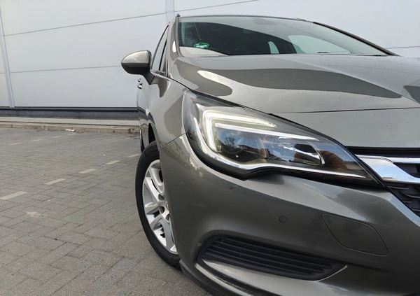 Opel Astra cena 32900 przebieg: 205400, rok produkcji 2017 z Kraków małe 704